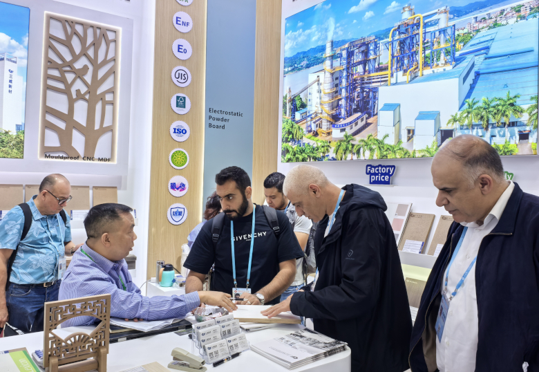 2025年广交会上三威新材展位的盛况